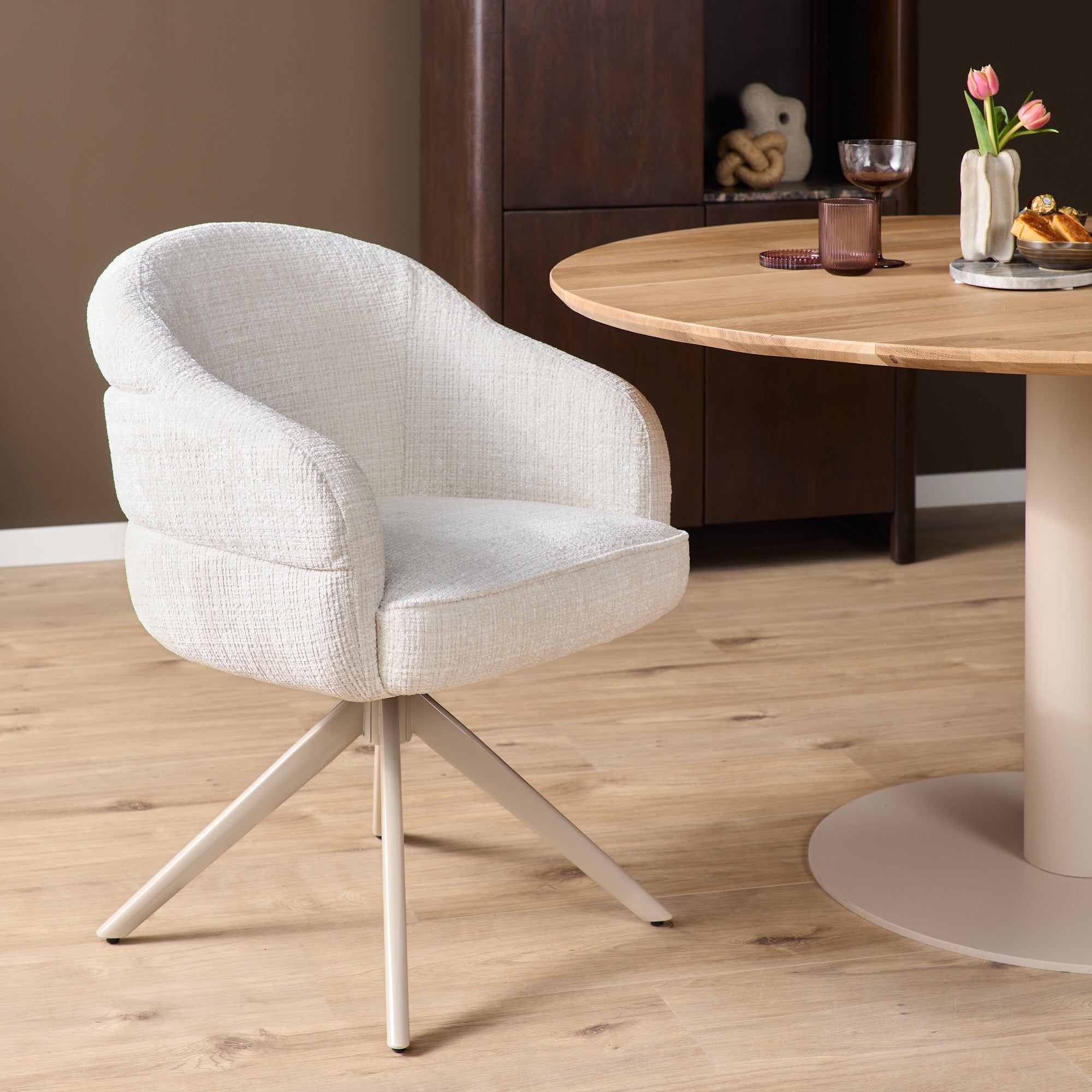 Eetkamerstoel Bella | Off White | Poot Sand | Met armleuning
