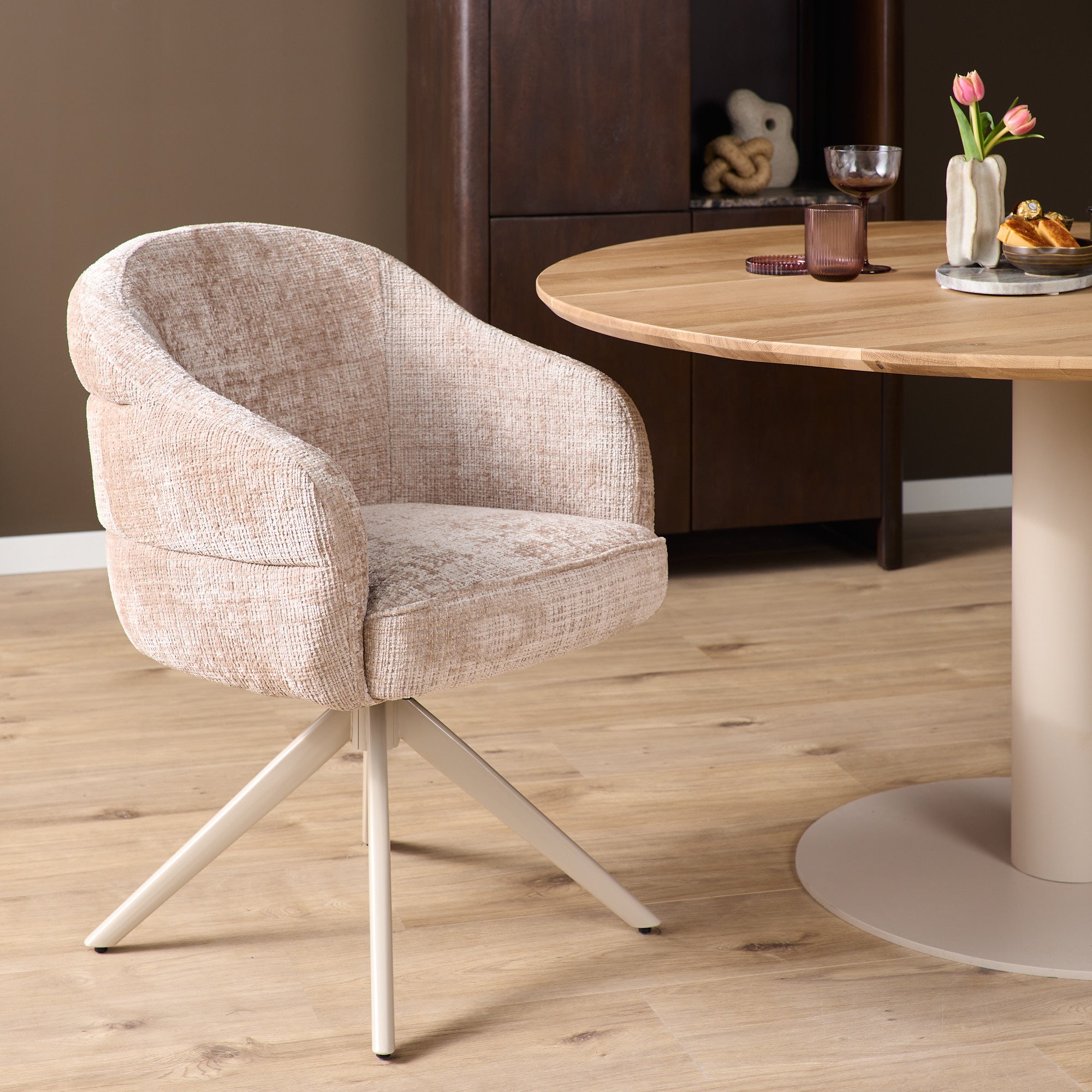 Eetkamerstoel Bella | Beige | Poot Sand | Met armleuning