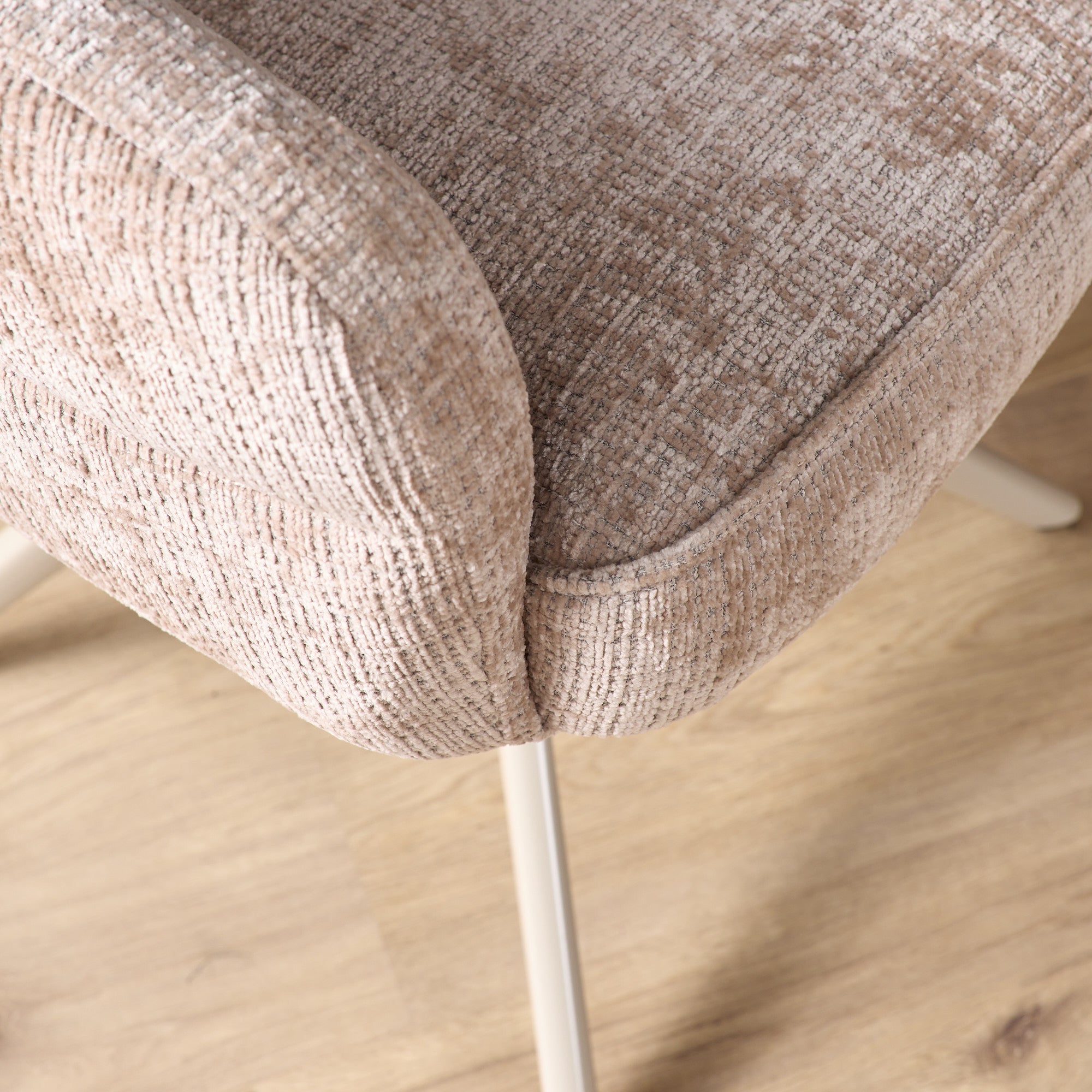 Eetkamerstoel Bella | Beige | Poot Sand | Met armleuning