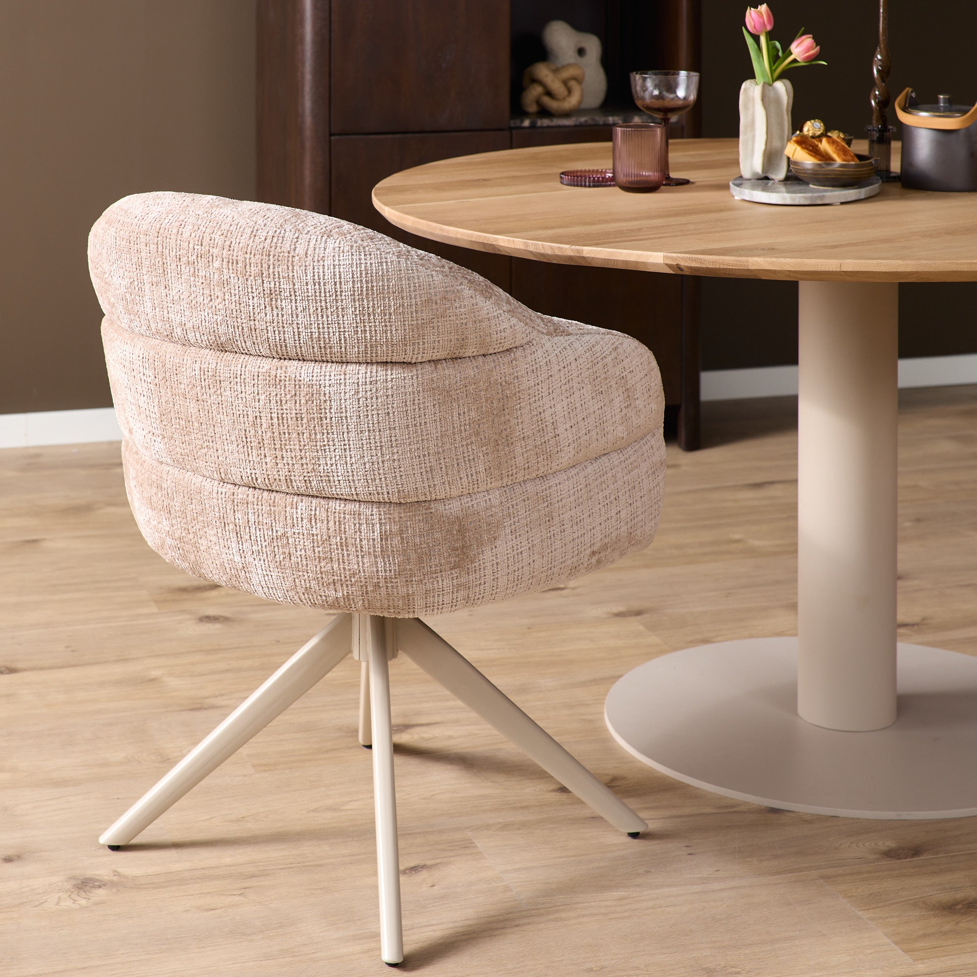 Eetkamerstoel Bella | Beige | Poot Sand | Met armleuning