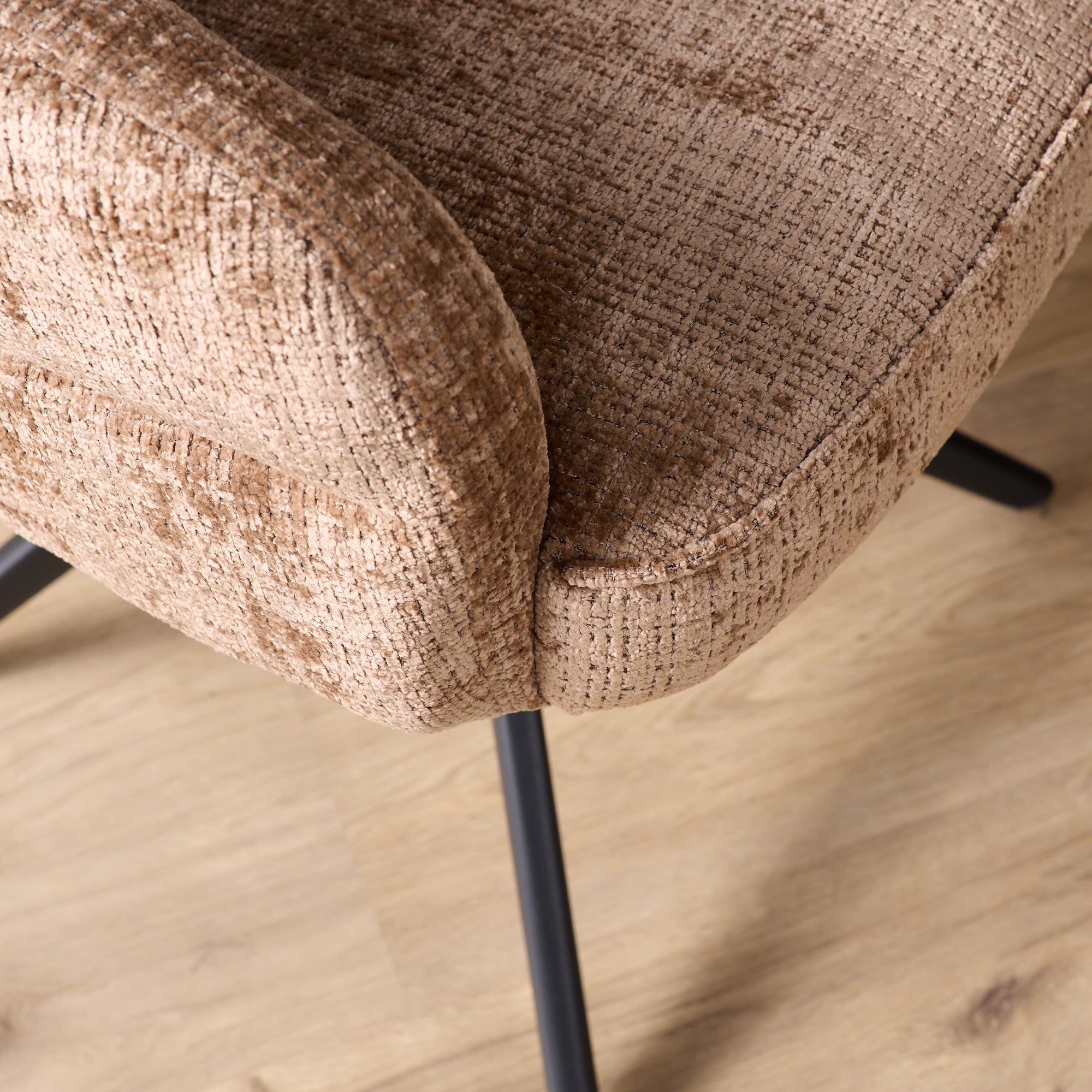 Eetkamerstoel Bella | Cinnamon | Poot Black | Met armleuning