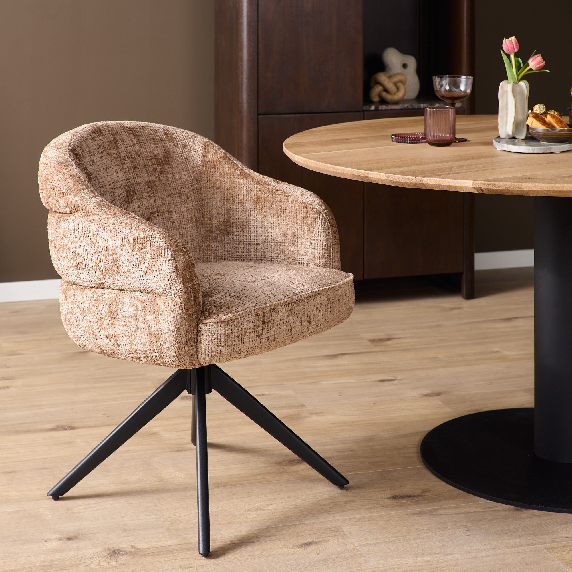 Eetkamerstoel Bella | Cinnamon | Poot Black | Met armleuning