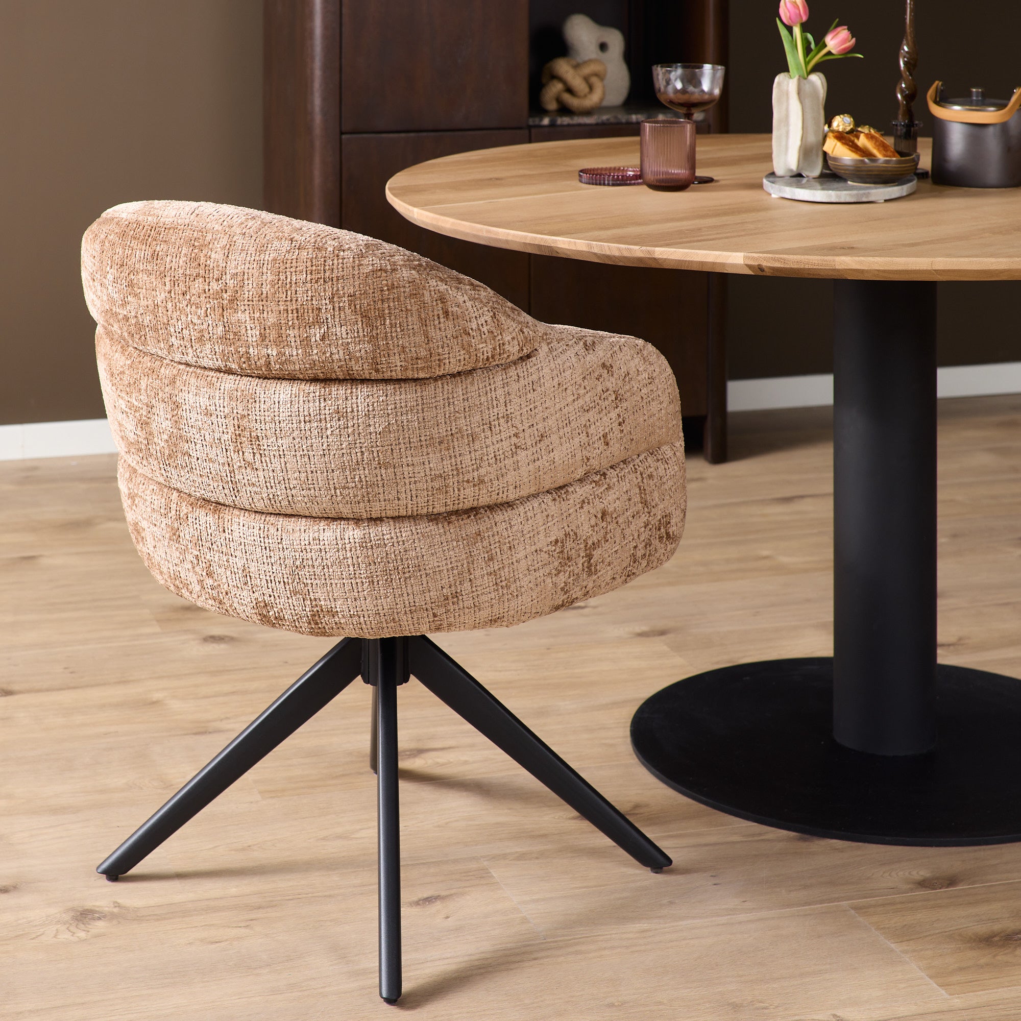 Eetkamerstoel Bella | Cinnamon | Poot Black | Met armleuning